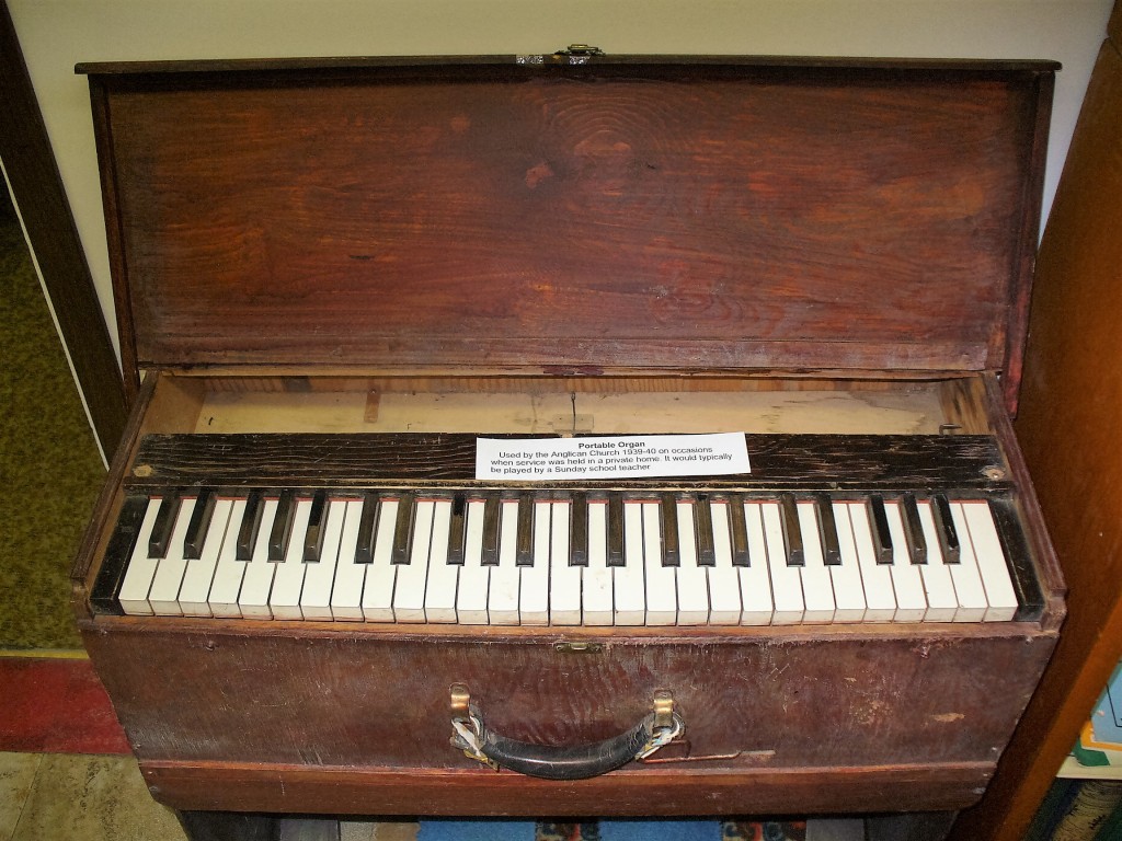 89 - portable pump organ